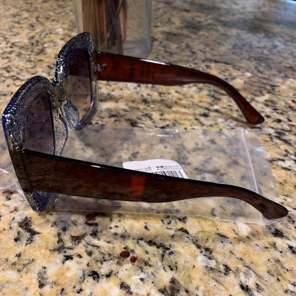 Sparkle Sunnies -SOLD❌ - Picture 3 of 6